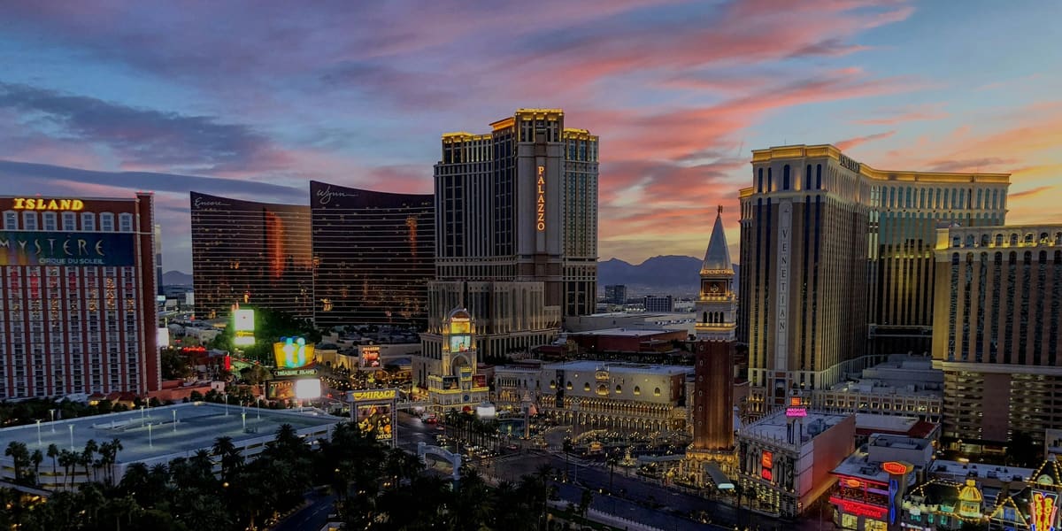 Las Vegas Strip at dusk with the Palazzo, Venetian and Wynn towers under a pink sky